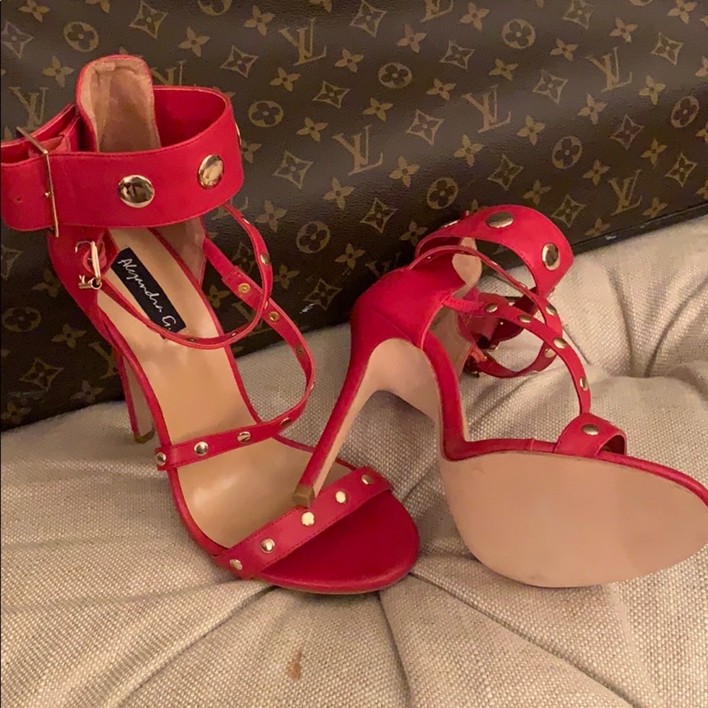 💥NEW GLAM RED HI-heeled multi strap w stud sandal